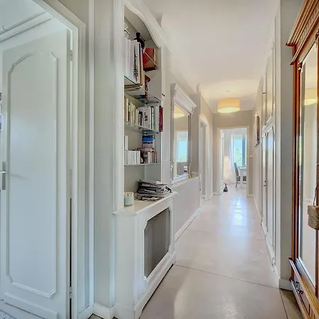 Upstays - Close Beaches- Beautiful Terrace Apartment *